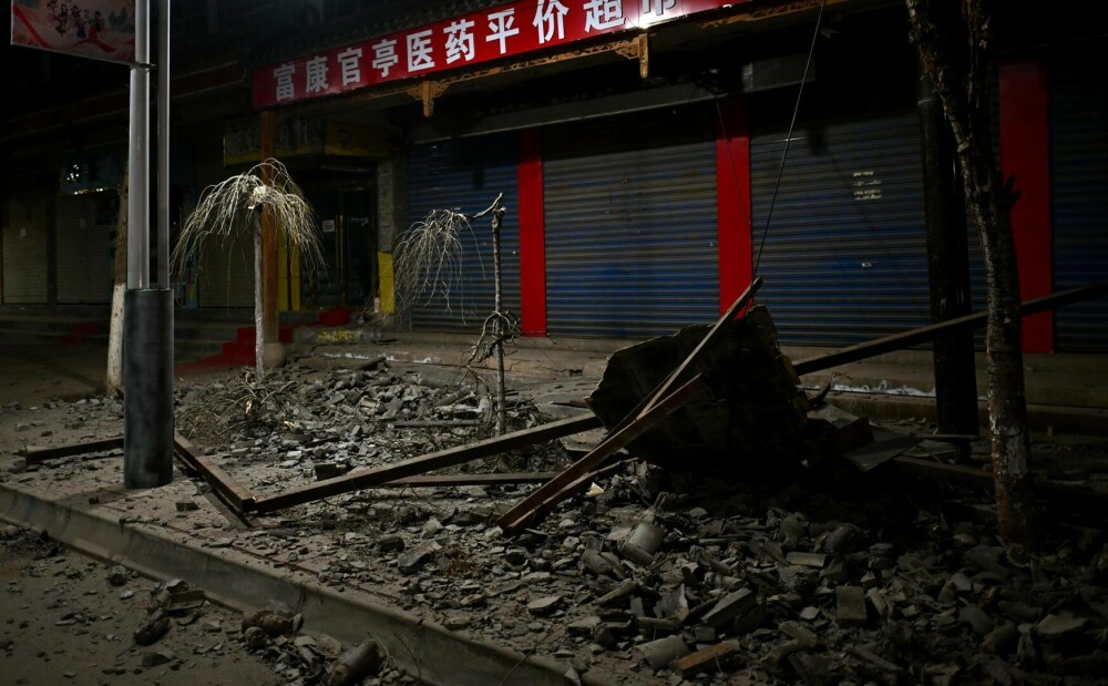 Cutremur devastator în China: cel puțin 127 morți și 730 de răniți. Temperaturile de până la -14 grade îngreunează căutările - Imaginea 8