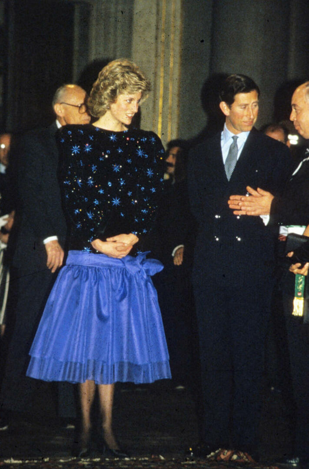 Cea mai scumpă ținută din garderoba prințesei Diana, scoasă la licitație. Pentru ce sumă record a fost vândută - Imaginea 3