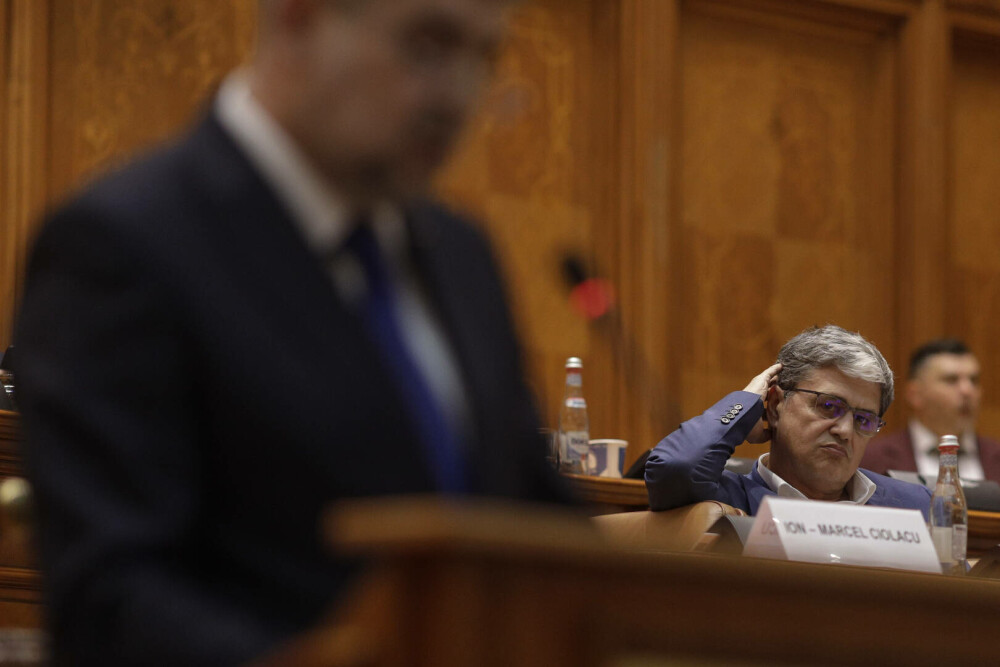 Ei vă cer votul. Scandalul degradant oferit de aleși, de demnitari, în Parlamentul României, în imagini GALERIE FOTO - Imaginea 18