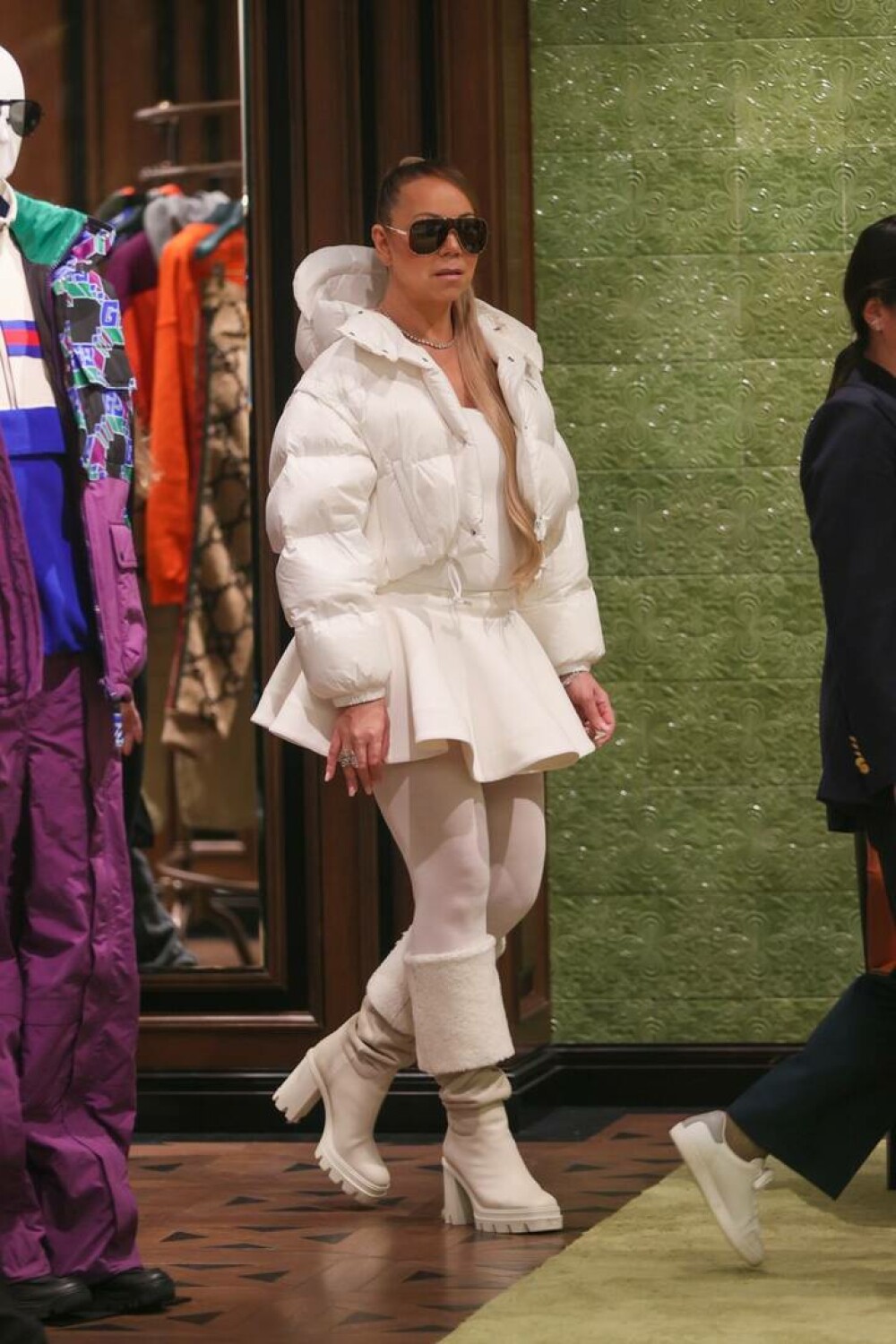 Mariah Carey a mers la cumpărături în magazinele luxoase din Colorado. Ce ținută a purtat. GALERIE FOTO - Imaginea 1