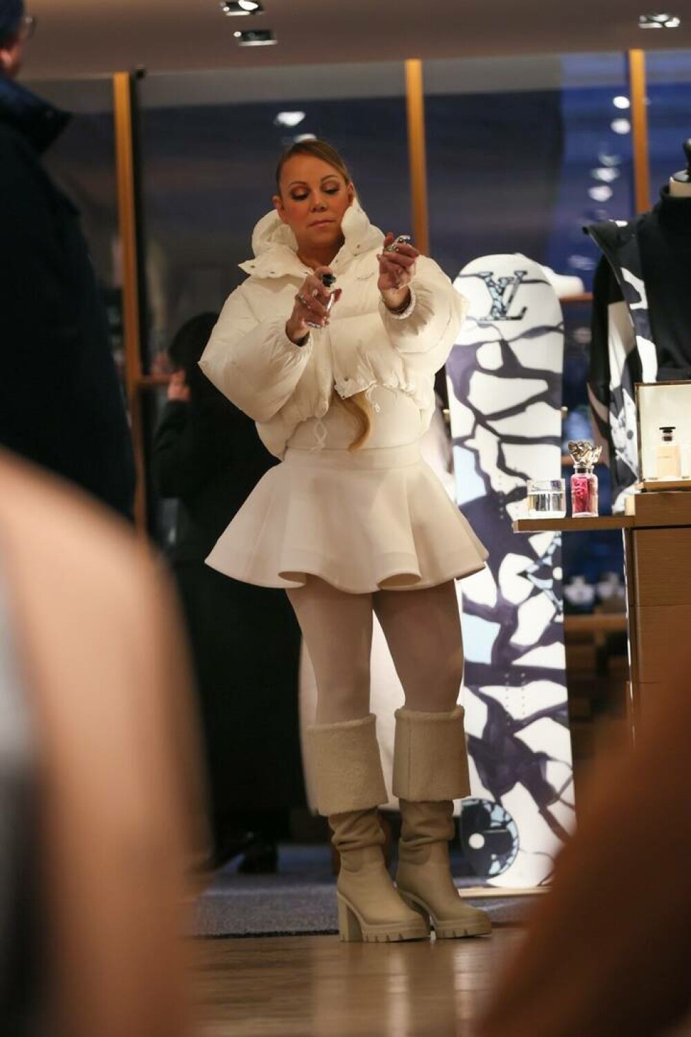 Mariah Carey a mers la cumpărături în magazinele luxoase din Colorado. Ce ținută a purtat. GALERIE FOTO - Imaginea 4