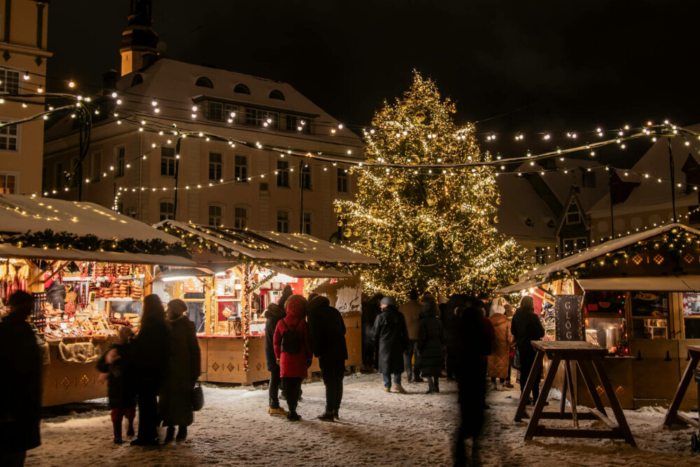 FOTO. Cei mai frumoși brazi de Crăciun din Europa în 2023. Craiova și Brașov sunt în top - Imaginea 6