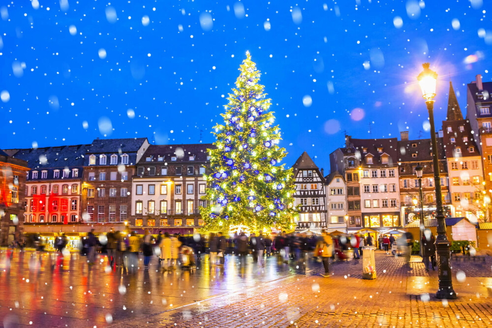 FOTO. Cei mai frumoși brazi de Crăciun din Europa în 2023. Craiova și Brașov sunt în top - Imaginea 10