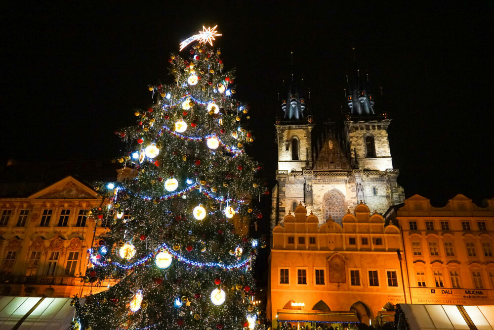 FOTO. Cei mai frumoși brazi de Crăciun din Europa în 2023. Craiova și Brașov sunt în top - Imaginea 11