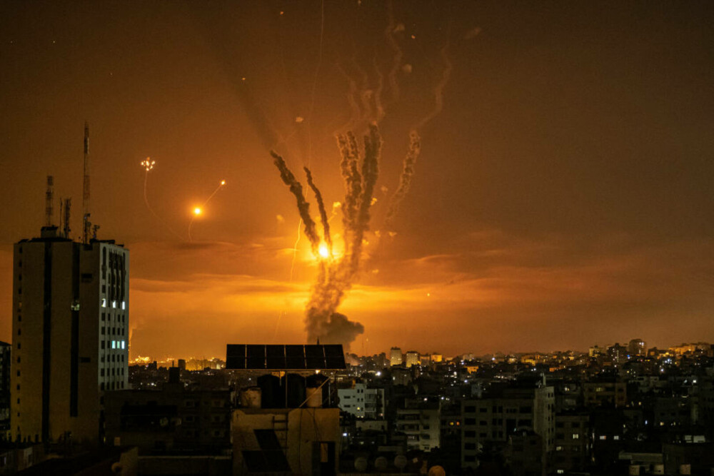 2023 în imagini: războiul Israel - Hamas. Moarte și devastare în Gaza, după luni întregi de lupte crâncene | GALERIE FOTO - Imaginea 17