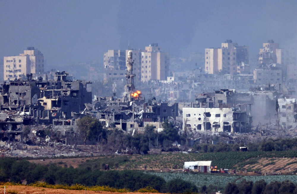 2023 în imagini: războiul Israel - Hamas. Moarte și devastare în Gaza, după luni întregi de lupte crâncene | GALERIE FOTO - Imaginea 23