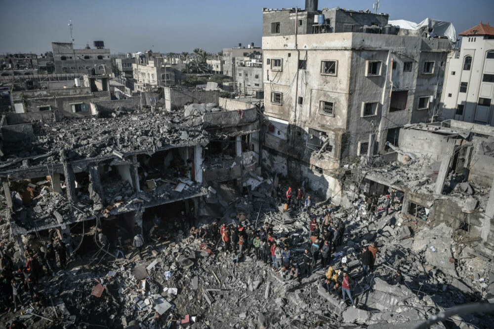 2023 în imagini: războiul Israel - Hamas. Moarte și devastare în Gaza, după luni întregi de lupte crâncene | GALERIE FOTO - Imaginea 27