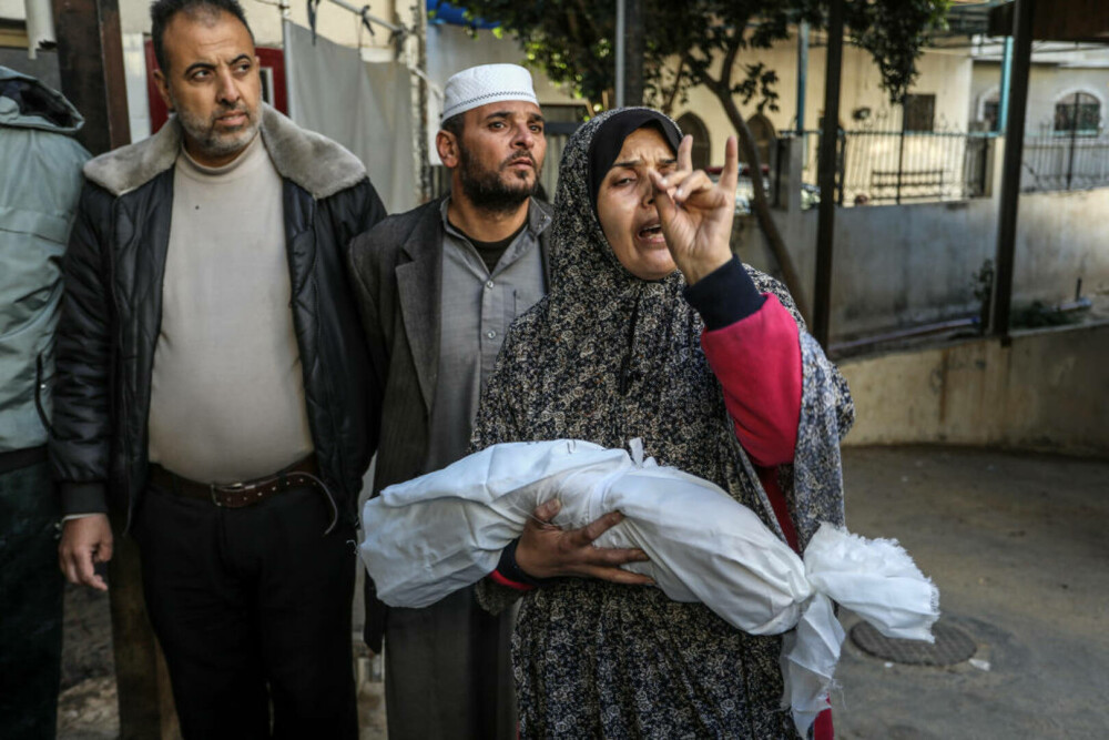 2023 în imagini: războiul Israel - Hamas. Moarte și devastare în Gaza, după luni întregi de lupte crâncene | GALERIE FOTO - Imaginea 31