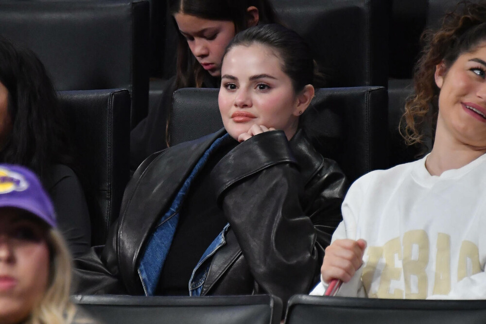 Selena Gomez, extravagantă într-o ședință foto pentru coperta unei reviste celebre. FOTO - Imaginea 4