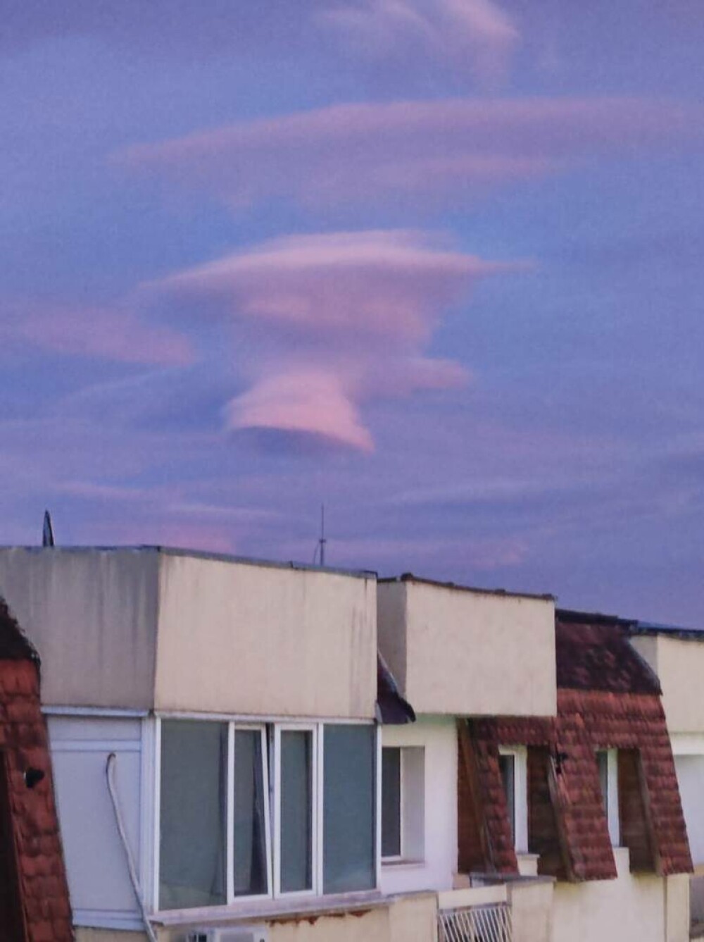 Norul OZN care i-a înspăimântat pe locuitorii din Câmpulung Muscel. Imaginea stranie a creat isterie GALERIE FOTO & VIDEO - Imaginea 12