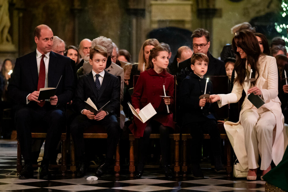 Prințul Louis, în centrul atenției la concertul de Crăciun al lui Kate Middleton. Gestul care a topit inimile oamenilor VIDEO - Imaginea 4