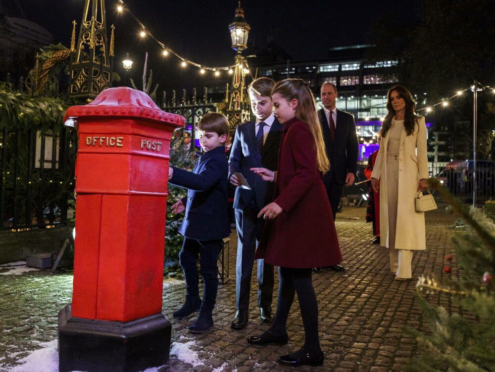 Prințul Louis, în centrul atenției la concertul de Crăciun al lui Kate Middleton. Gestul care a topit inimile oamenilor VIDEO - Imaginea 1