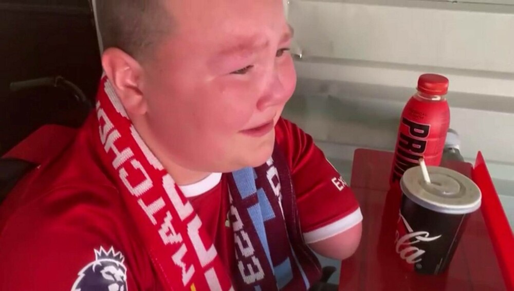 Gestul emoționant făcut de antrenorul lui Liverpool pentru un suporter care suferă de o afecțiune gravă. VIDEO - Imaginea 3