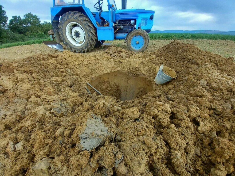 Descoperirea istorică făcută de un fermier după ce a lovit o piatră în timp ce ara. Ce a scos din pământ. FOTO - Imaginea 12
