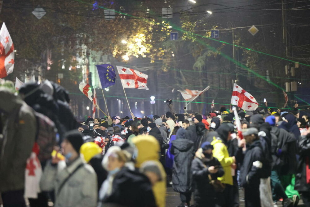 A 6-a noapte de proteste în Georgia. Cum i-ar fi torturat polițiștii pe manifestanții pro-UE | GALERIE FOTO - Imaginea 4