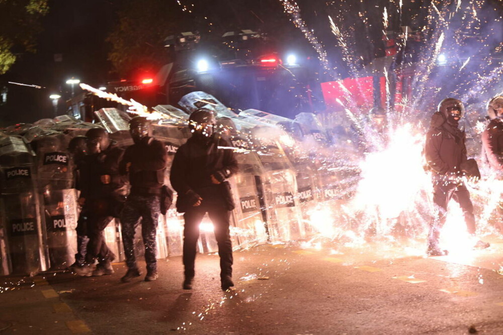 A 6-a noapte de proteste în Georgia. Cum i-ar fi torturat polițiștii pe manifestanții pro-UE | GALERIE FOTO - Imaginea 10