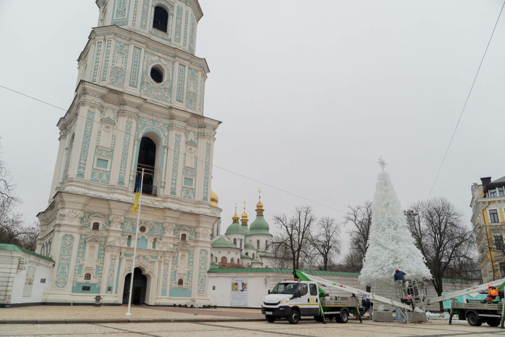 FOTO. Deși trăiesc vremuri tulburi, oamenii din Kiev au avut parte de o surpriză de Crăciun - Imaginea 4