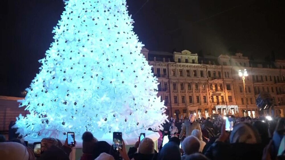 FOTO. Deși trăiesc vremuri tulburi, oamenii din Kiev au avut parte de o surpriză de Crăciun - Imaginea 5