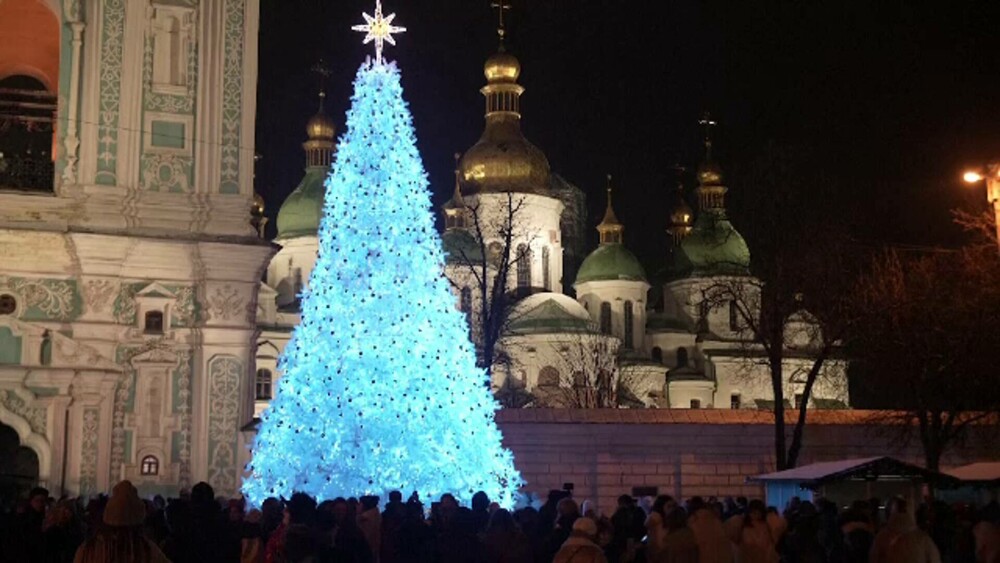 FOTO. Deși trăiesc vremuri tulburi, oamenii din Kiev au avut parte de o surpriză de Crăciun - Imaginea 7
