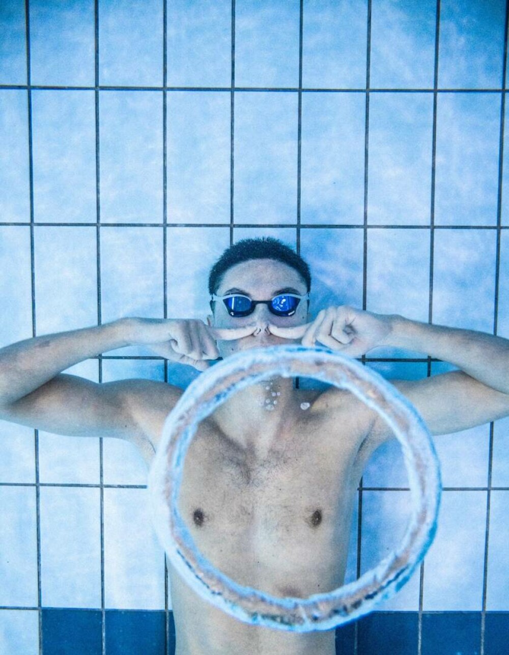 FOTO. David Popovici, al treilea român care apare pe coperta L'Equipe Magazine: „Un înotător excepţional” - Imaginea 8