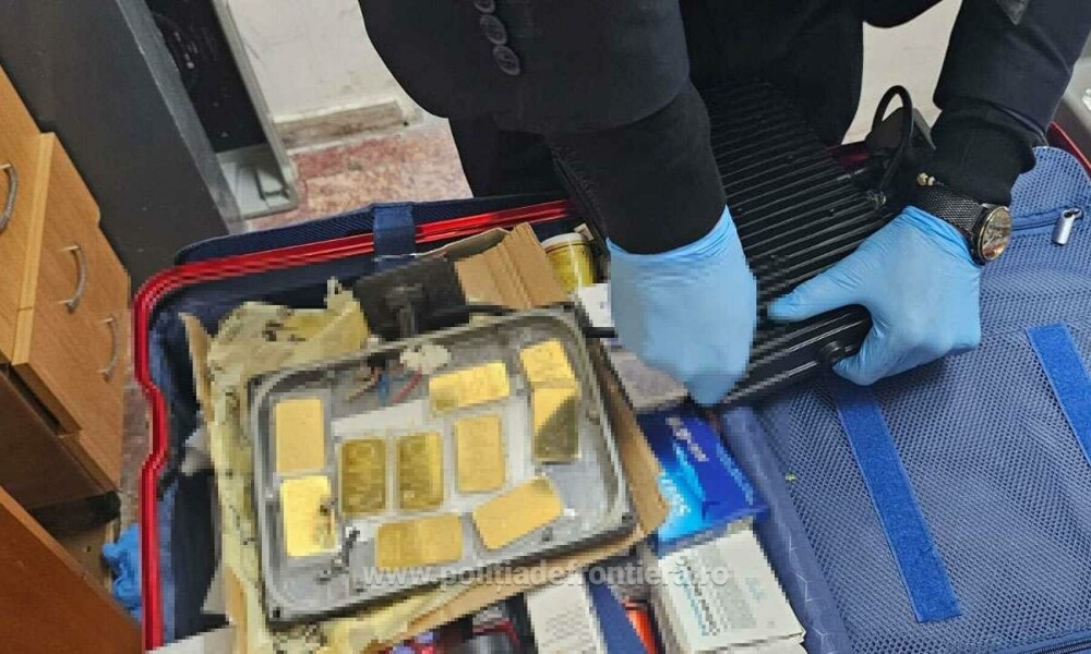 Descoperire de peste 220.000 de euro în aeroportul din Timișoara. Ce au găsit autoritățile în bagajul unui bărbat. FOTO - Imaginea 1