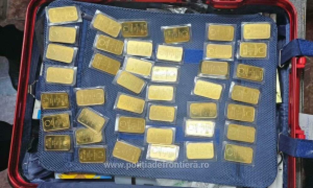 Descoperire de peste 220.000 de euro în aeroportul din Timișoara. Ce au găsit autoritățile în bagajul unui bărbat. FOTO - Imaginea 8