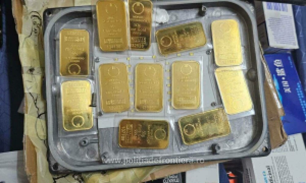 Descoperire de peste 220.000 de euro în aeroportul din Timișoara. Ce au găsit autoritățile în bagajul unui bărbat. FOTO - Imaginea 9