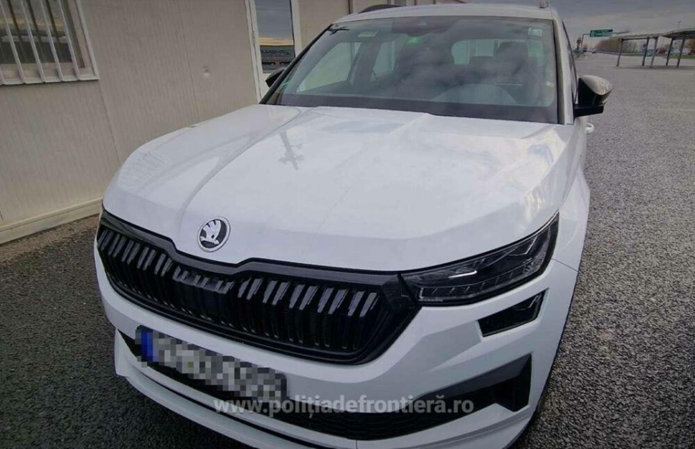Un român a încercat să treacă graniţa cu o maşină de 30.000 de euro, furată din Spania - Imaginea 1