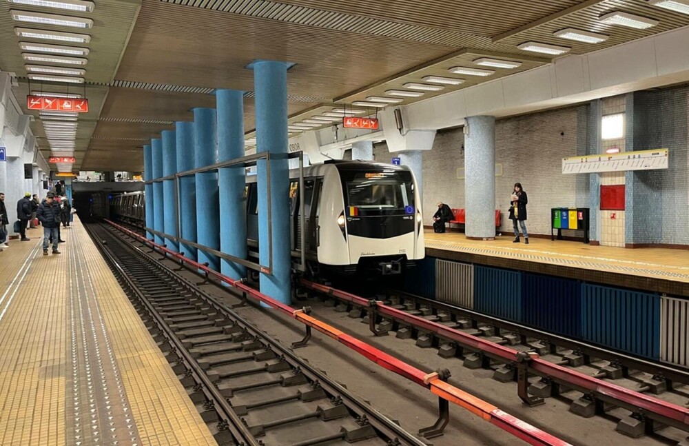 Probleme în București, la linia de metrou M1. Trenurile circulă cu dificultate. Care este motivul | FOTO & VIDEO - Imaginea 2