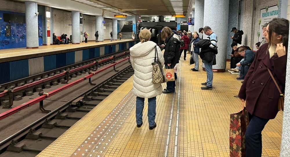 Probleme în București, la linia de metrou M1. Trenurile circulă cu dificultate. Care este motivul | FOTO & VIDEO - Imaginea 4