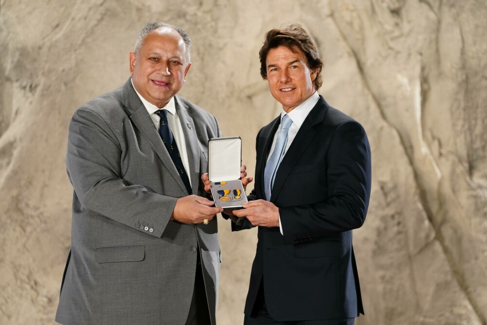 Tom Cruise a fost premiat de US Navy pentru rolul său din „Top Gun”. „Sunt foarte mândru de asta” - Imaginea 8