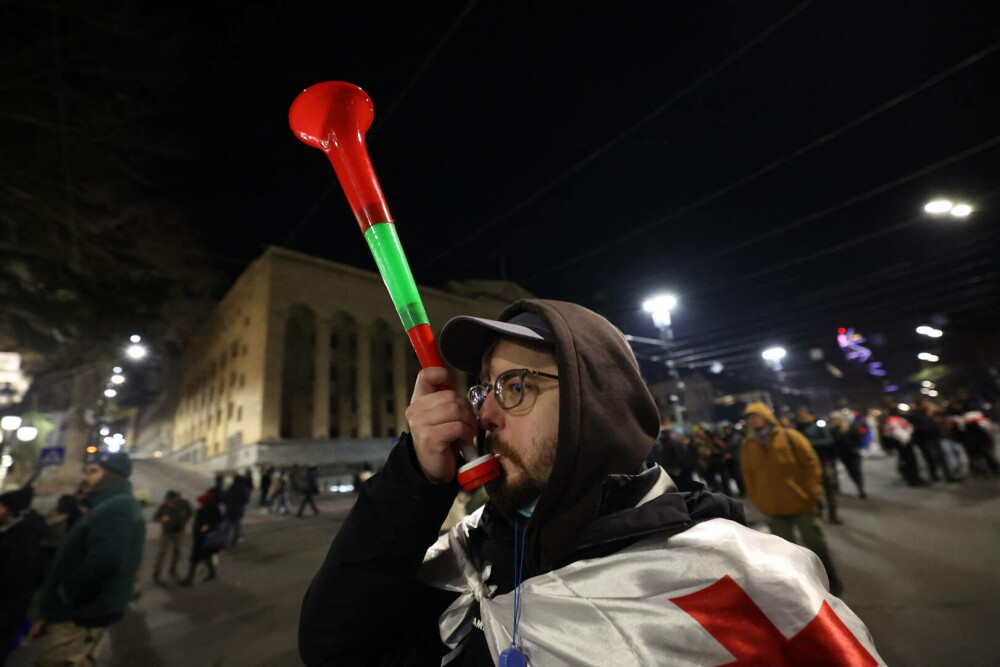 Mii de manifestanţi pro-UE s-au reunit din nou Georgia. Au organizat marşuri în aproximativ zece locuri din capitală - Imaginea 2