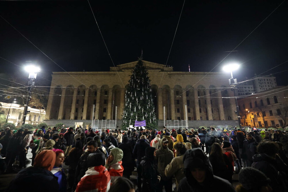 Mii de manifestanţi pro-UE s-au reunit din nou Georgia. Au organizat marşuri în aproximativ zece locuri din capitală - Imaginea 3