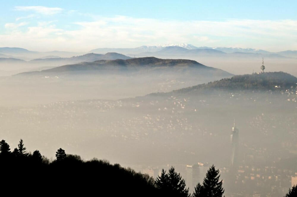 Locuitorii unei capitale din Europa, sfătuiți să nu iasă din case. Ce se întâmplă pe străzi. GALERIE FOTO - Imaginea 6