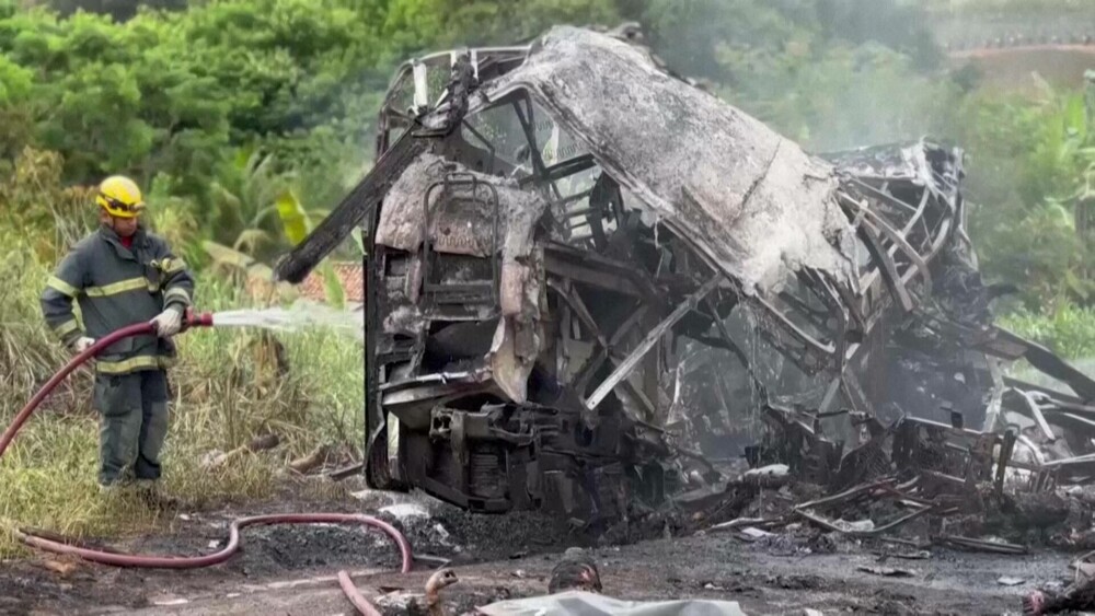 VIDEO. Tragedie în Brazilia. Cel mai grav accident rutier din ultimii 17 ani: 38 de oameni aflați într-un autocar au murit - Imaginea 3