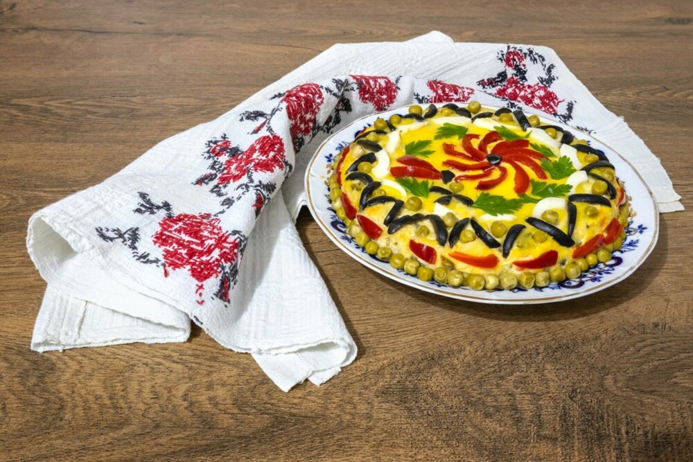 Reţeta originală de salată boeuf cu carne de vită pentru masa de Crăciun. Trucul folosit de gospodinele experimentate - Imaginea 1