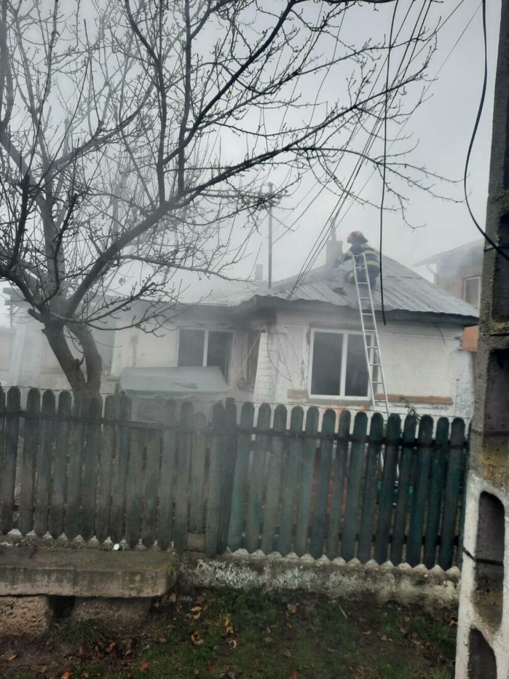 Un copil de 10 ani din Prahova a fost ars pe faţă, mâini şi picioare în urma unui incendiu - Imaginea 1