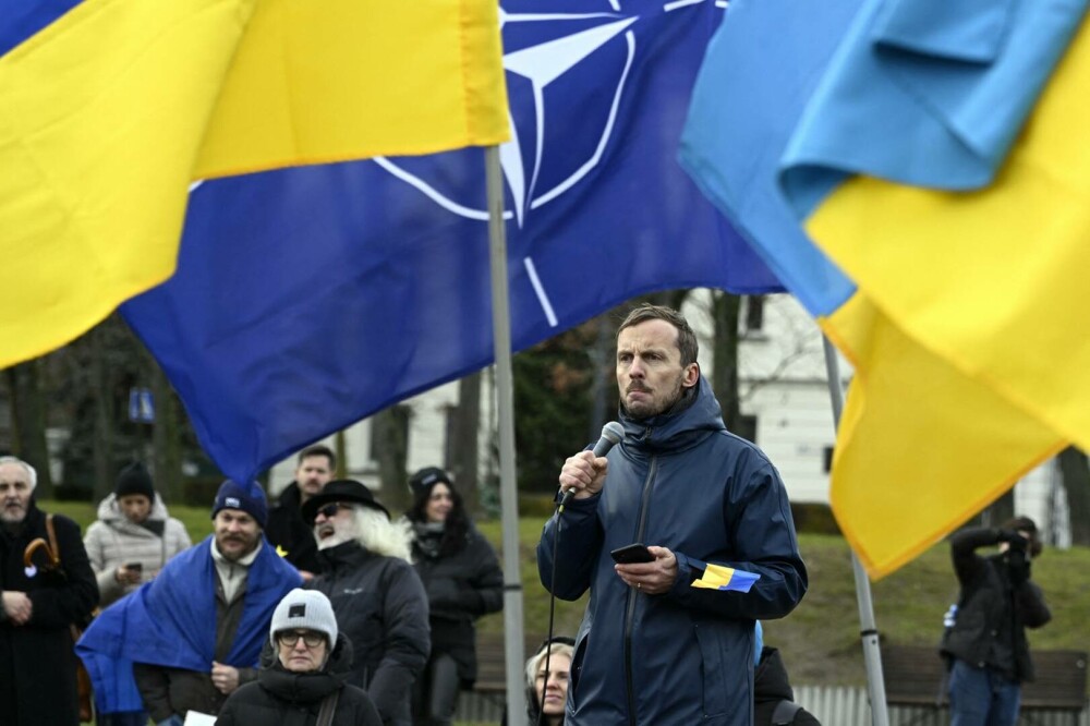 „Miroase a trădare”. Proteste în Slovacia, după ce premierul Fico s-a întâlnit cu Putin la Moscova. FOTO & VIDEO - Imaginea 7