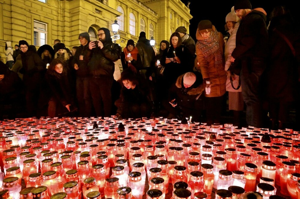 Mii de persoane au manifestat în Croaţia pentru mai multă siguranţă după un atac cu cuţitul într-o şcoală din Zagreb. VIDEO - Imaginea 1