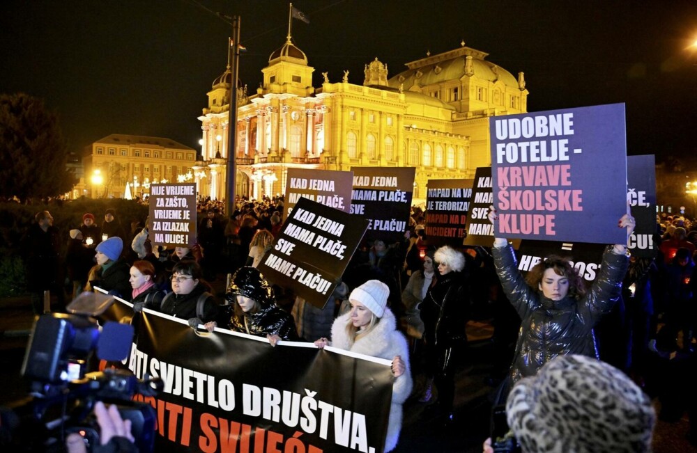 Mii de persoane au manifestat în Croaţia pentru mai multă siguranţă după un atac cu cuţitul într-o şcoală din Zagreb. VIDEO - Imaginea 2