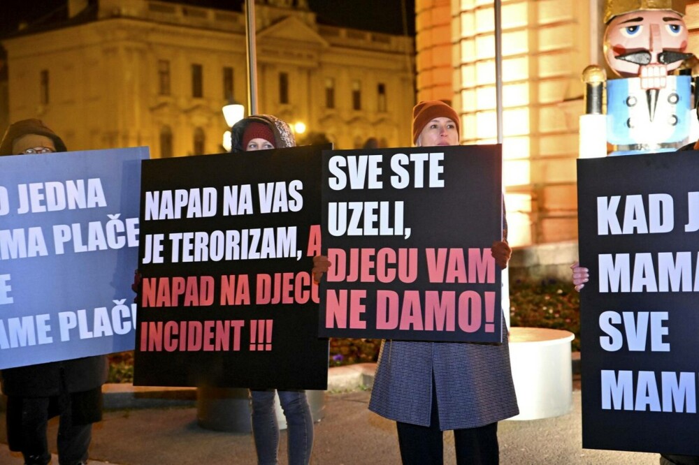 Mii de persoane au manifestat în Croaţia pentru mai multă siguranţă după un atac cu cuţitul într-o şcoală din Zagreb. VIDEO - Imaginea 4