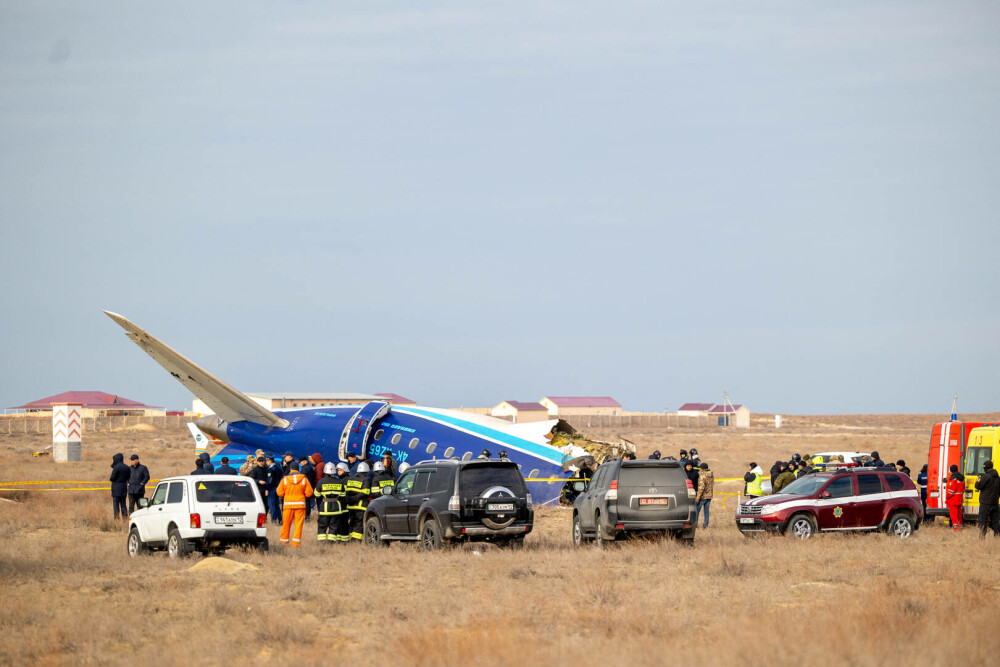 Un avion 67 de persoane la bord s-a prăbușit în Kazahstan. 38 de pasageri au murit | Video - Imaginea 2