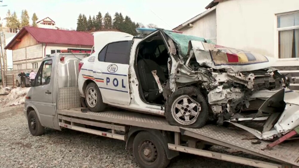 Trei polițiști au fost răniți, iar unul este în comă, după ce un Porsche a intrat pe contrasens, în Borșa, de Crăciun - Imaginea 1