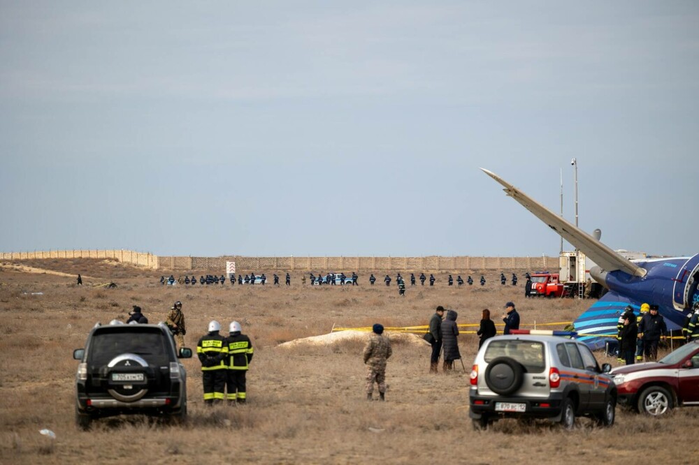 Ce ar fi provocat prăbușirea avionului în Kazahstan. 29 pasageri au supraviețuit pentru că se aflau în coada rămasă intactă - Imaginea 7