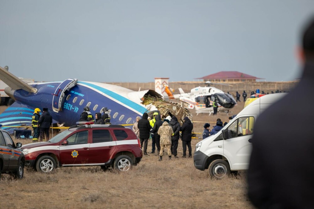 Ce ar fi provocat prăbușirea avionului în Kazahstan. 29 pasageri au supraviețuit pentru că se aflau în coada rămasă intactă - Imaginea 8