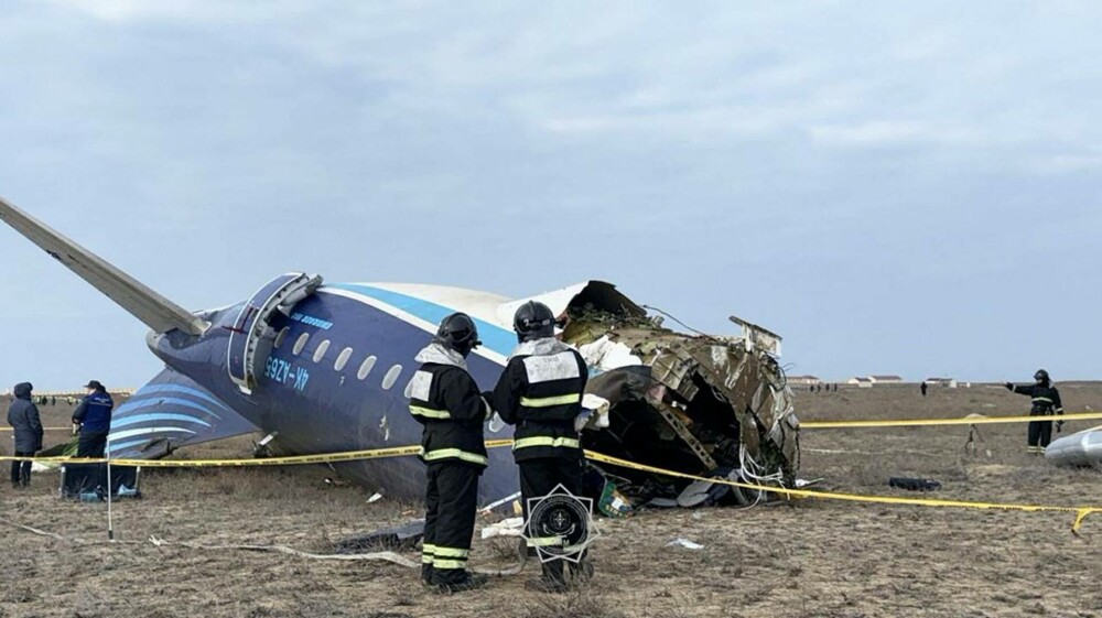 Indiciile care arată că avionul Azerbaijan Airlines ar fi fost lovit de o rachetă deasupra orașului rusesc Groznîi - Imaginea 2