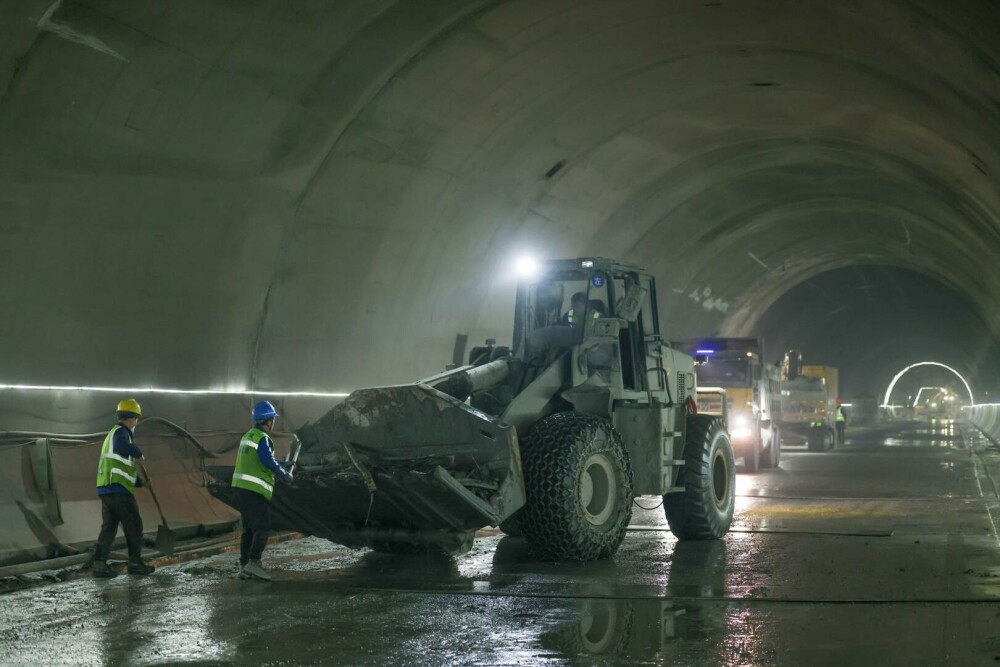 Cum arată cel mai mare tunel de autostradă din lume. Cei peste 22 de kilometri, construiți într-o zonă cu riscuri extreme - Imaginea 1