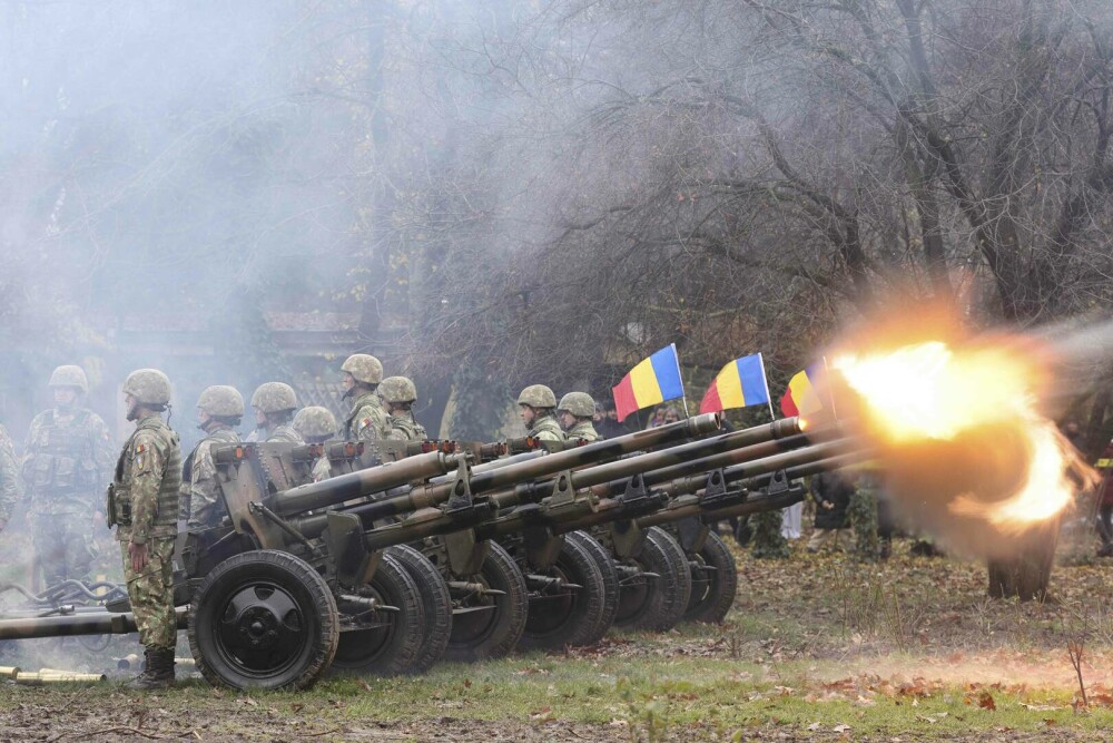 Nicuşor Dan: Astăzi m-au impresionat bucuria şi numărul mare al românilor care au venit să trăiască împreună emoţia paradei - Imaginea 18