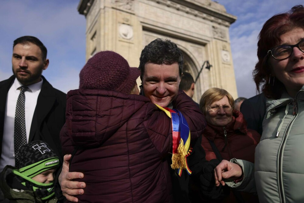 Nicuşor Dan: Astăzi m-au impresionat bucuria şi numărul mare al românilor care au venit să trăiască împreună emoţia paradei - Imaginea 20