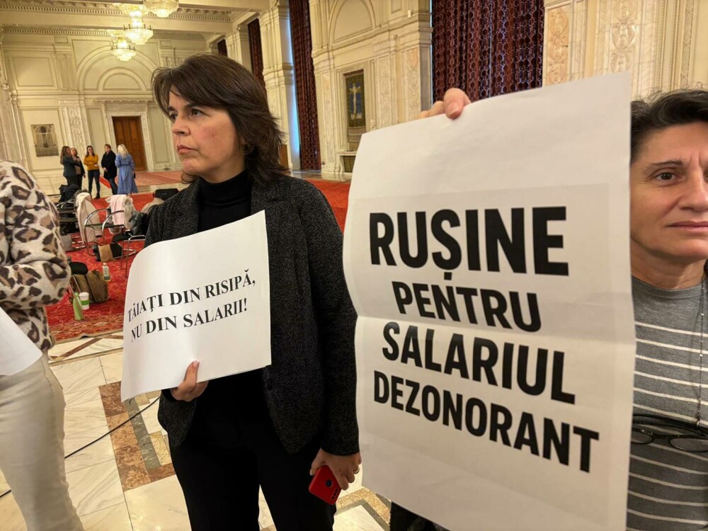 VIDEO. Premierul Ilie Bolojan a fost primit cu huiduieli de angajații din Parlament: ”Ne umilește”, ”nu mai tăcem” - Imaginea 3